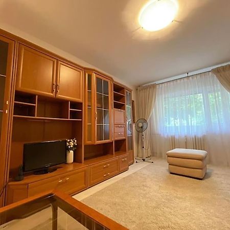 Lovely & Quiet 1-Bedroom Condo With Free Parking Bukarest Exterior foto