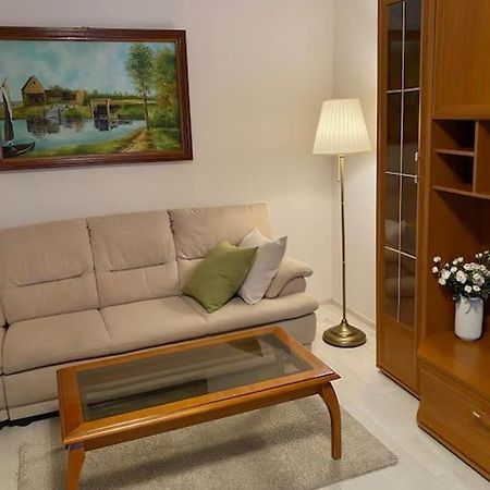 Lovely & Quiet 1-Bedroom Condo With Free Parking Bukarest Exterior foto