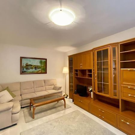 Lovely & Quiet 1-Bedroom Condo With Free Parking Bukarest Exterior foto