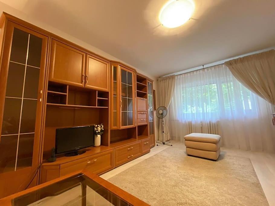 Lovely & Quiet 1-Bedroom Condo With Free Parking Bukarest Exterior foto