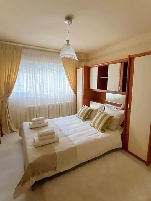 Lovely & Quiet 1-Bedroom Condo With Free Parking Bukarest Exterior foto