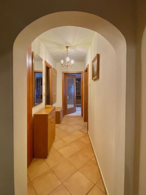 Lovely & Quiet 1-Bedroom Condo With Free Parking Bukarest Exterior foto