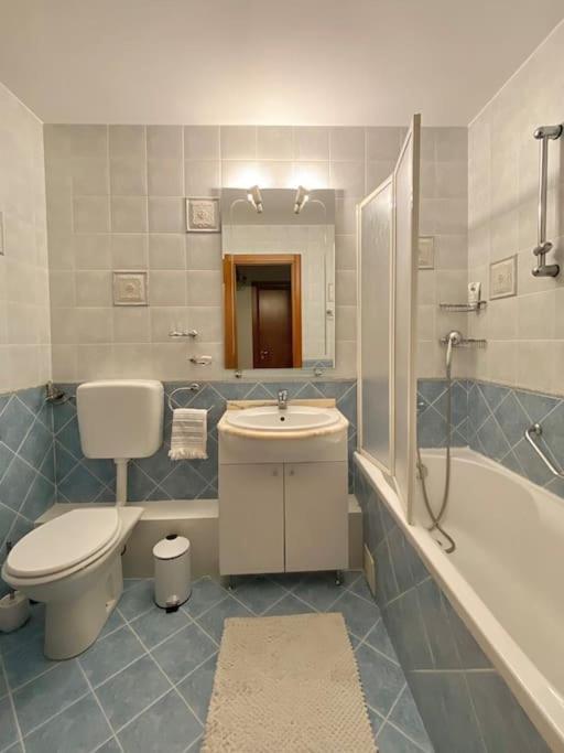Lovely & Quiet 1-Bedroom Condo With Free Parking Bukarest Exterior foto