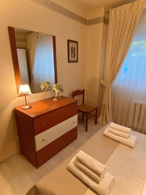 Lovely & Quiet 1-Bedroom Condo With Free Parking Bukarest Exterior foto